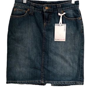 PURE COLOR DENIM MINI SKIRT HITS ABOVE THE KNEE Vogue